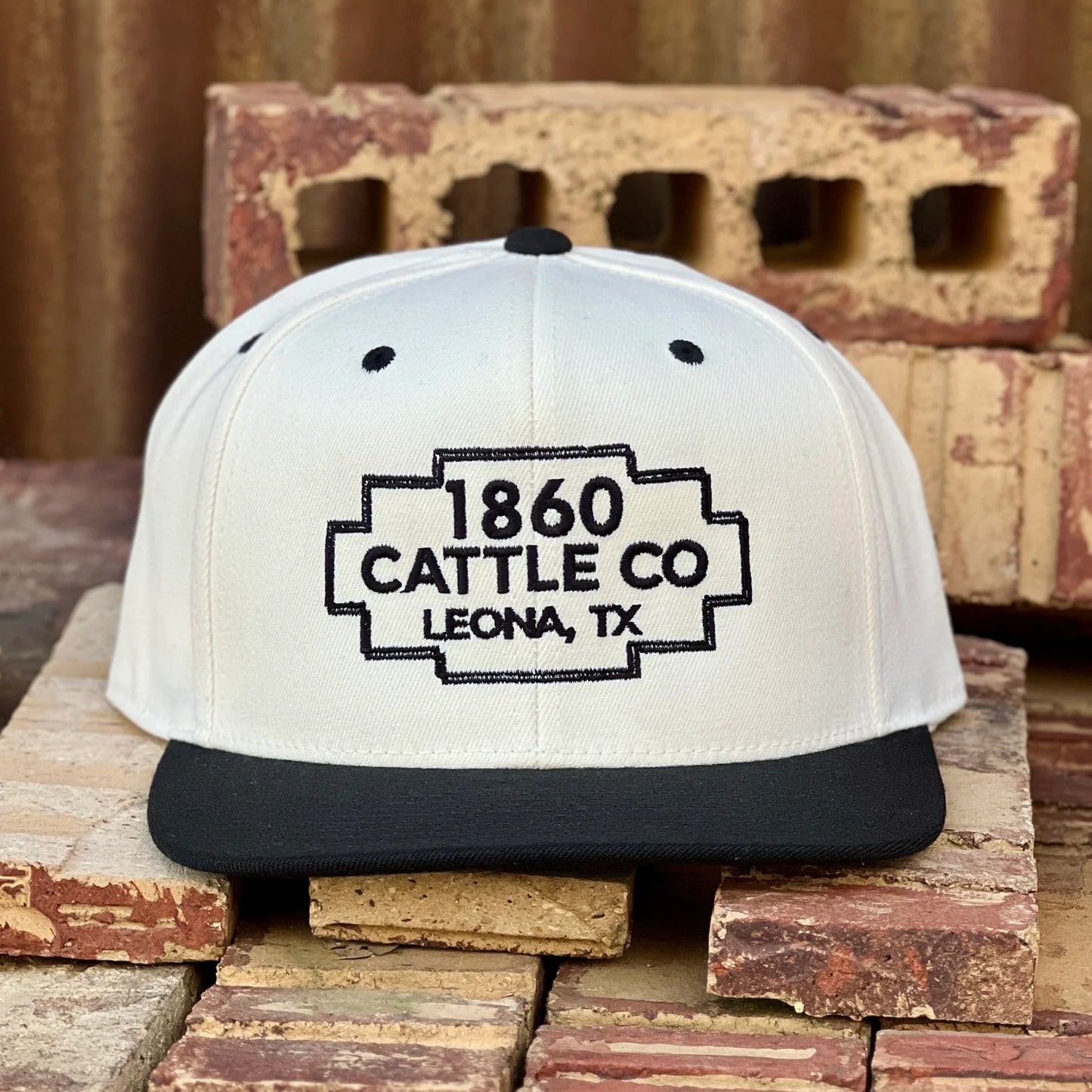 1860 Palo Duro - Black + White